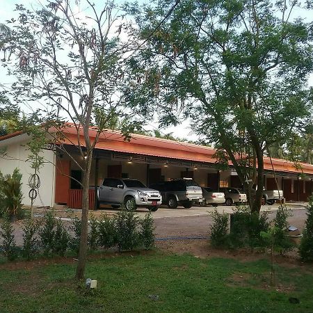 ไออุ่นรีสอร์ท Bang Saphan Εξωτερικό φωτογραφία
