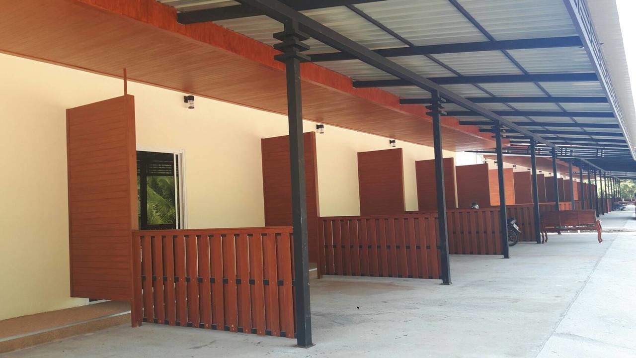 ไออุ่นรีสอร์ท Bang Saphan Εξωτερικό φωτογραφία